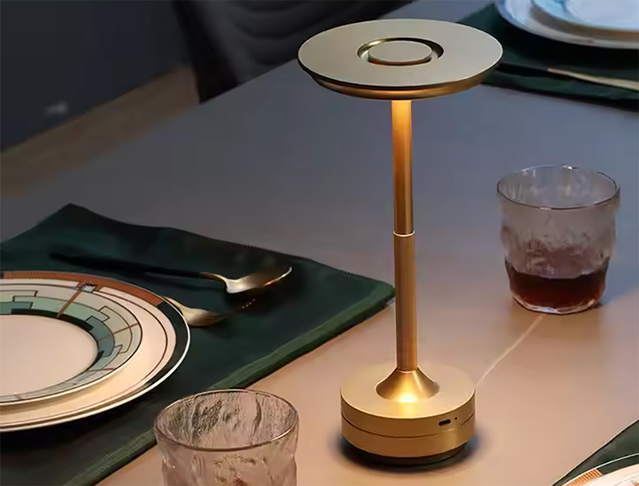 Aluminum desk lamp